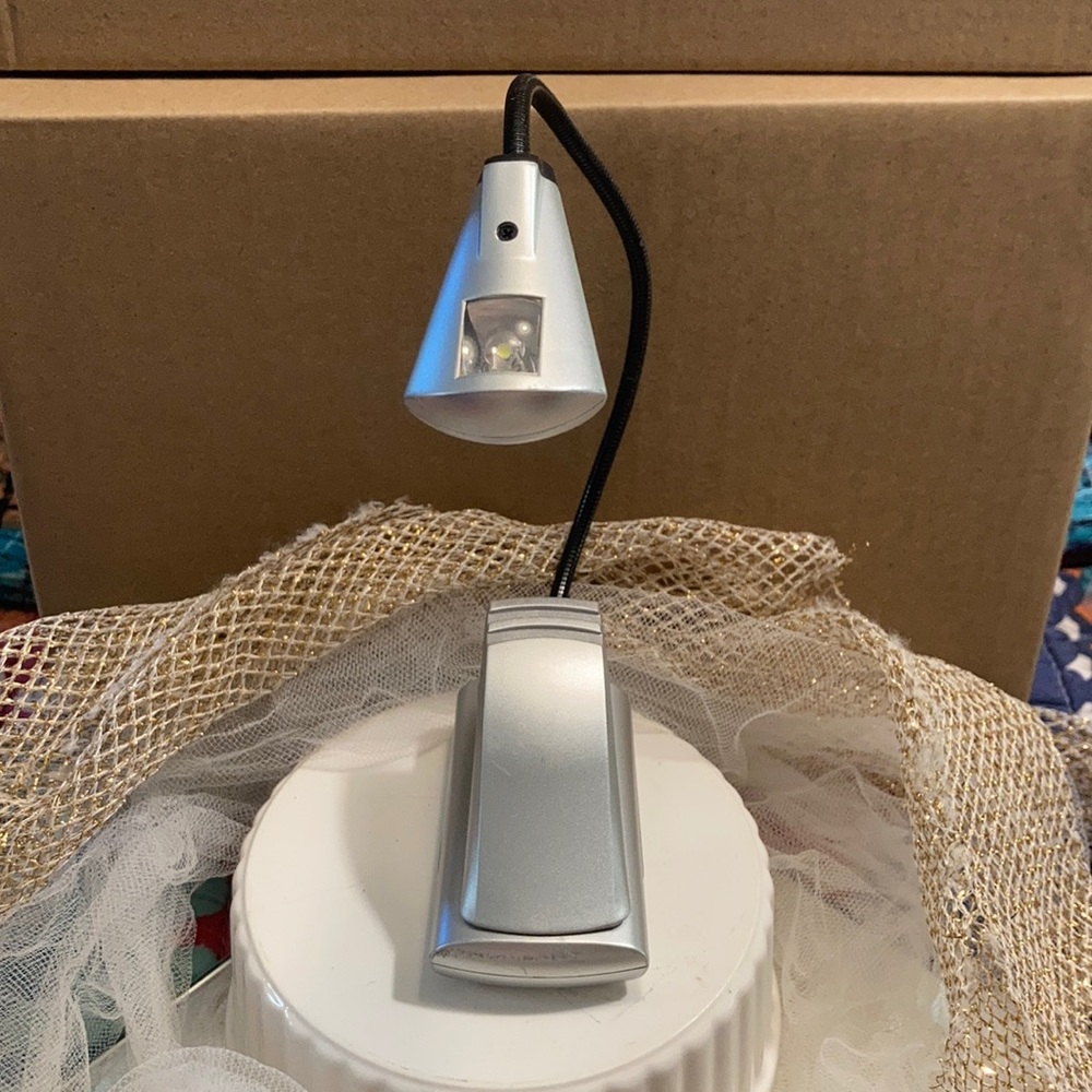 Clip on reading light, adjustable